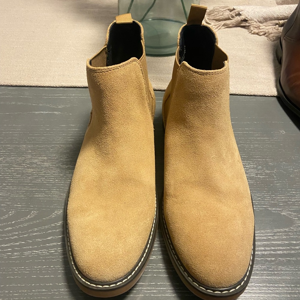 Chelsea boots (by Nordstrom) brand new size 9.5